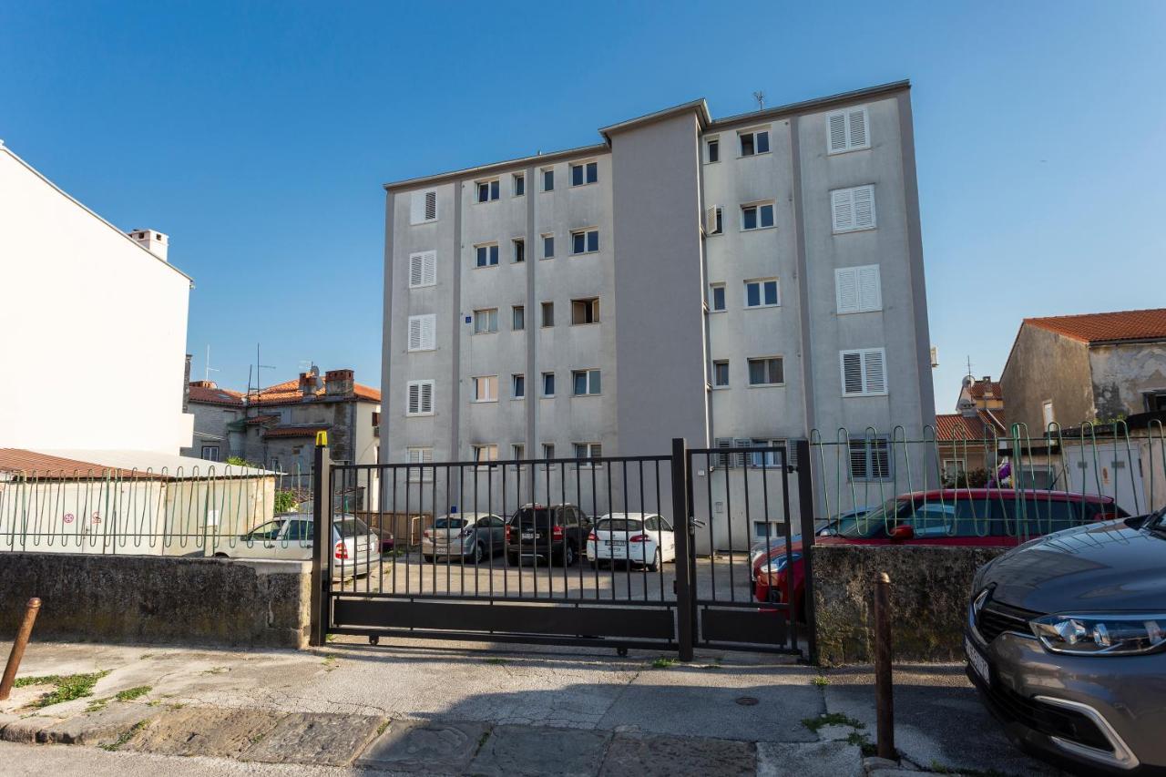 Apartman Izis Centar Pule Pula Exterior photo